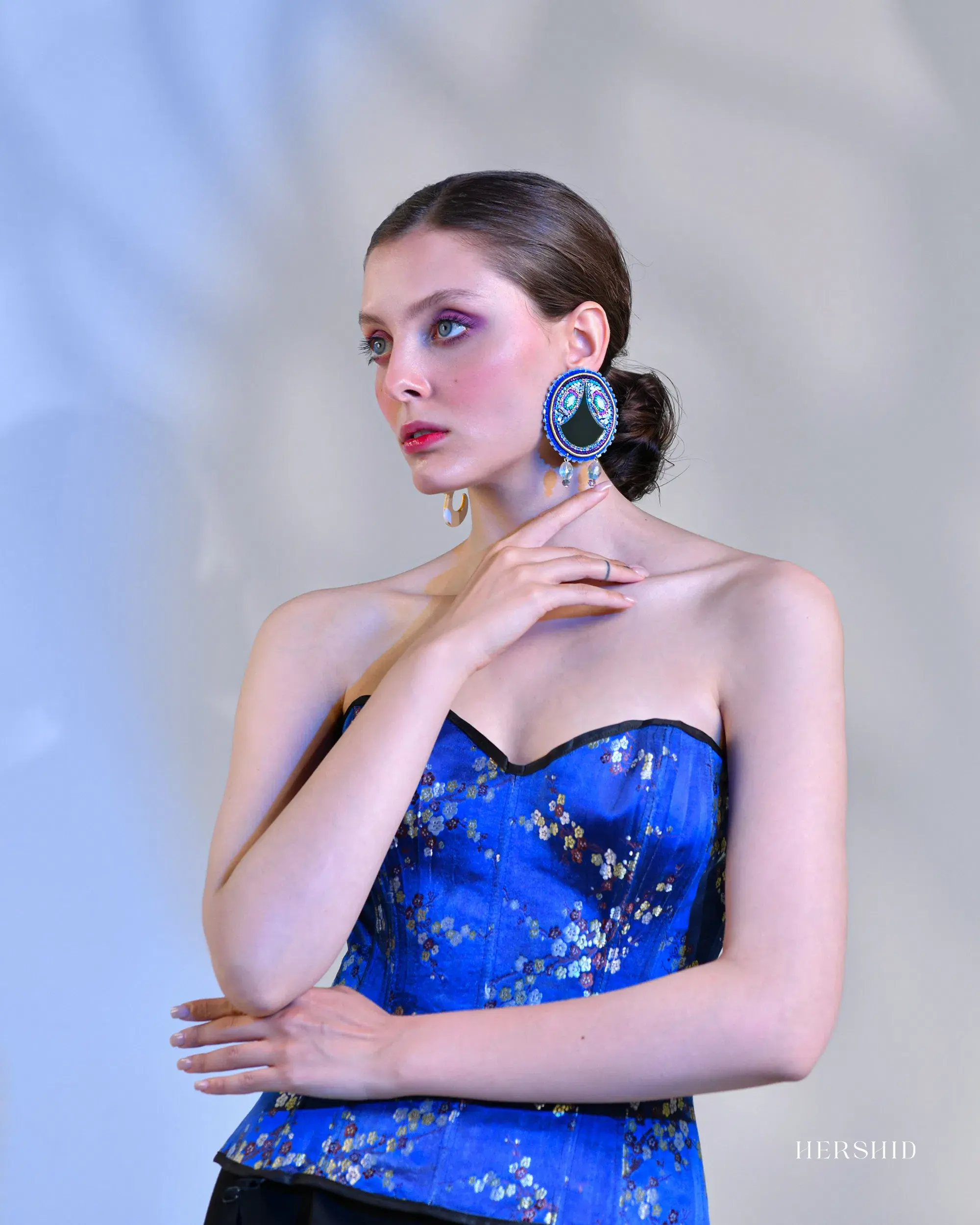 Fashion Bridging East and West